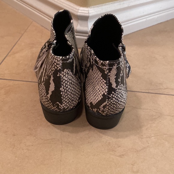 *NEW AND NEVER WORN* Snake Booties - Picture 3 of 4